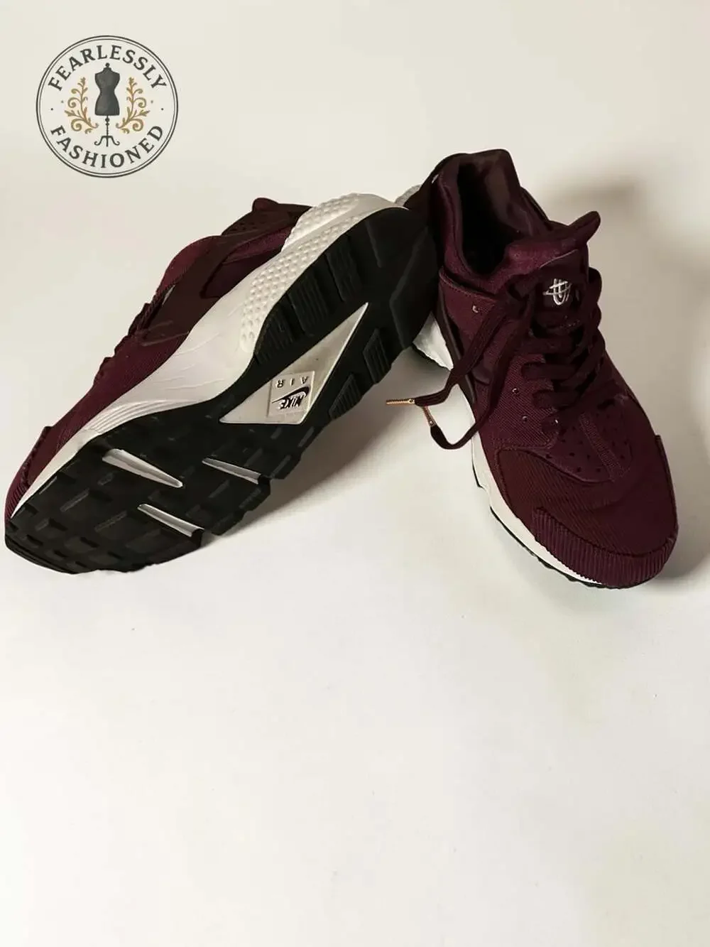Nike Air Huarache Run SE Size 9.5 Bordeaux Night Maroon Sneakers